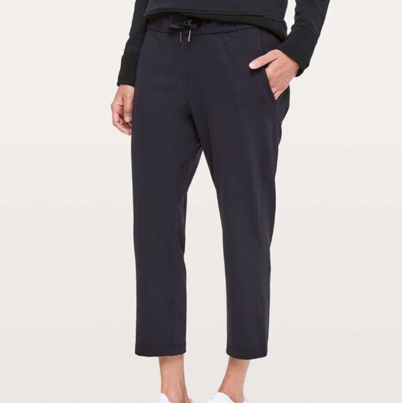 LULULEMON Black On The Fly Crop *23" (Second Release) Size 4 - Picture 3 of 10